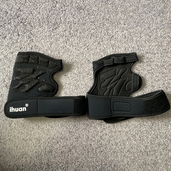 Workout Gloves - Picture 2 of 6